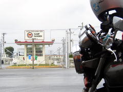キャンプハンセン第一ゲートを望む