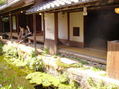 水屋敷の縁側