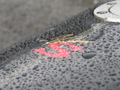 雨に打たれるCB