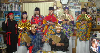 琉球の民族衣装を着て(p5180040.jpg)