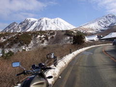 雪を頂く三俣山