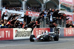 Kimi Raikkonen, McLaren Mercedes MP4-20, 2005 Japan GP