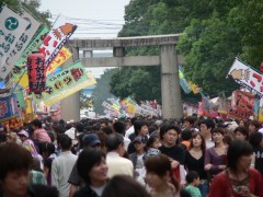放生会の人混み