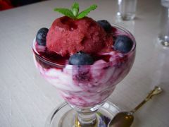 ブルーベリーパフェ