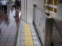 浸水対策のバリケード