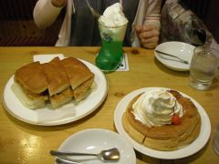 カツサンド、クリームソーダ、シロノワール