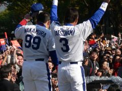 中村ノリと立浪の後姿