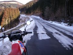 亀石峠は滑り止め必須!