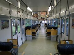 817系車内