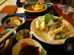 オムライスと田舎天ぷら定食