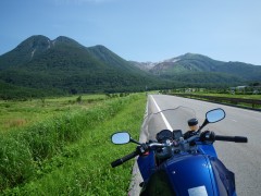 三俣山、硫黄山を望む