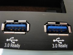 青いUSB 3.0ブラケット