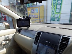 フロントガラスに吸着