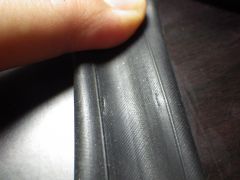 キレイに2箇所並んだ穴