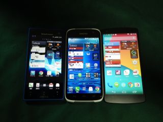 左からSO-03D、302KC、EM01L