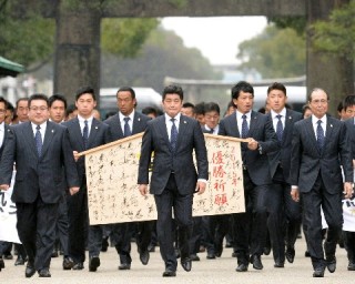 ホークス必勝祈願 筥崎宮にファン5000人