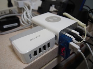 Qi+USB充電器