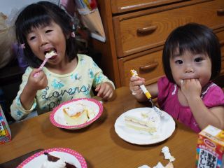 一緒にケーキを食べました