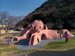 国内最大級、「潮風広場」のタコ山