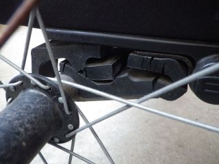 無惨な弾性樹脂サスペンション(IMGP0118.JPG)