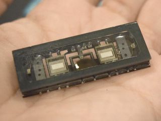 薄い板状のデバイス