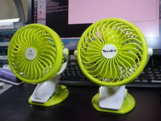 REMAXとYoosionのUSB充電式ポータブルミニファン