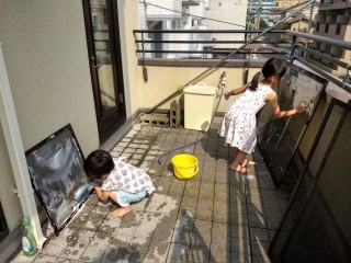 網戸洗い大会開催中