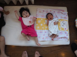 2人の赤ちゃん