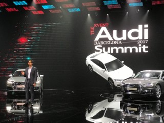 新型「A8」発表の様子