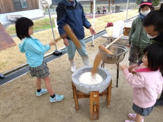 ペッタンペッタン、お餅つき