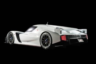 WECカー特有のボディ形状を色濃く残すリヤ造形