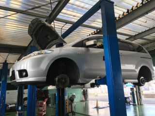 車検整備中