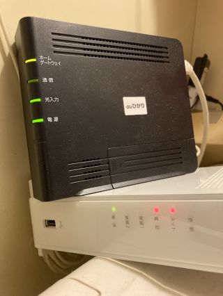 auひかり側ONUとホームターミナル